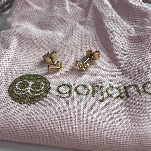 Gorjana zodiac studs - Capricorn - Picture 4 of 4